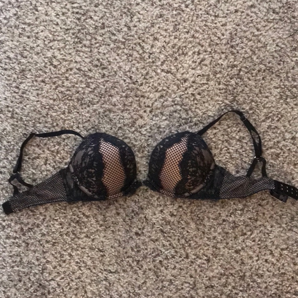 Victoria secret bombshell plunge/ plongeant 34B